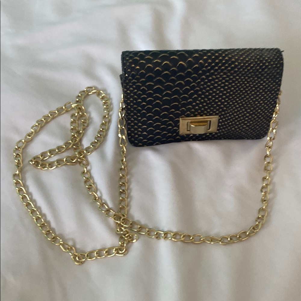 🖤Elegant Black Faux Snakeskin with Gold Chain Bag